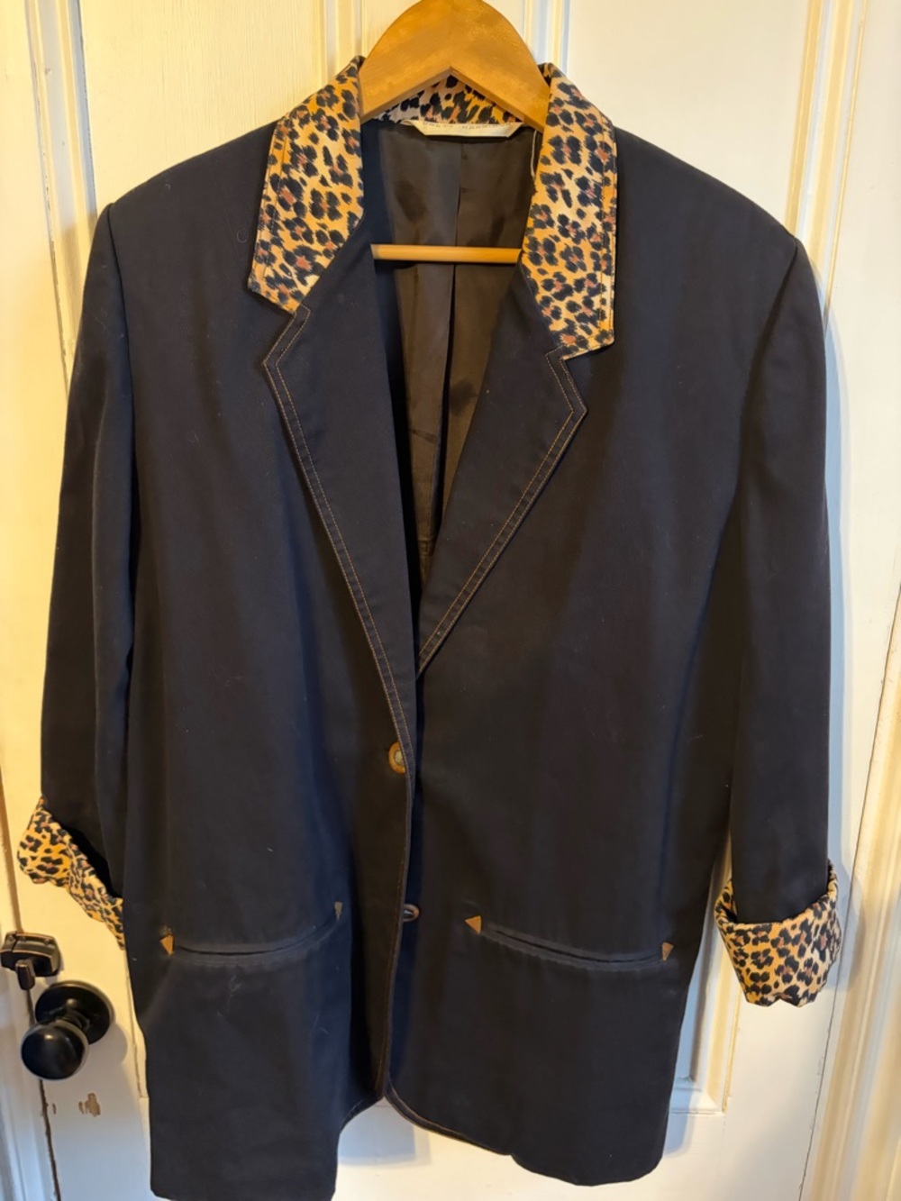 Brett Harrison blazer with leopard print collar and cuffs size 8 black